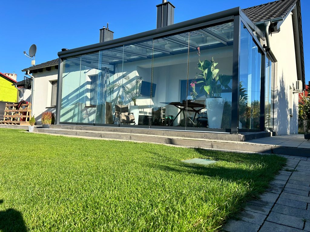 Pergola ogród zimowy z drzwiami przesuwnymi